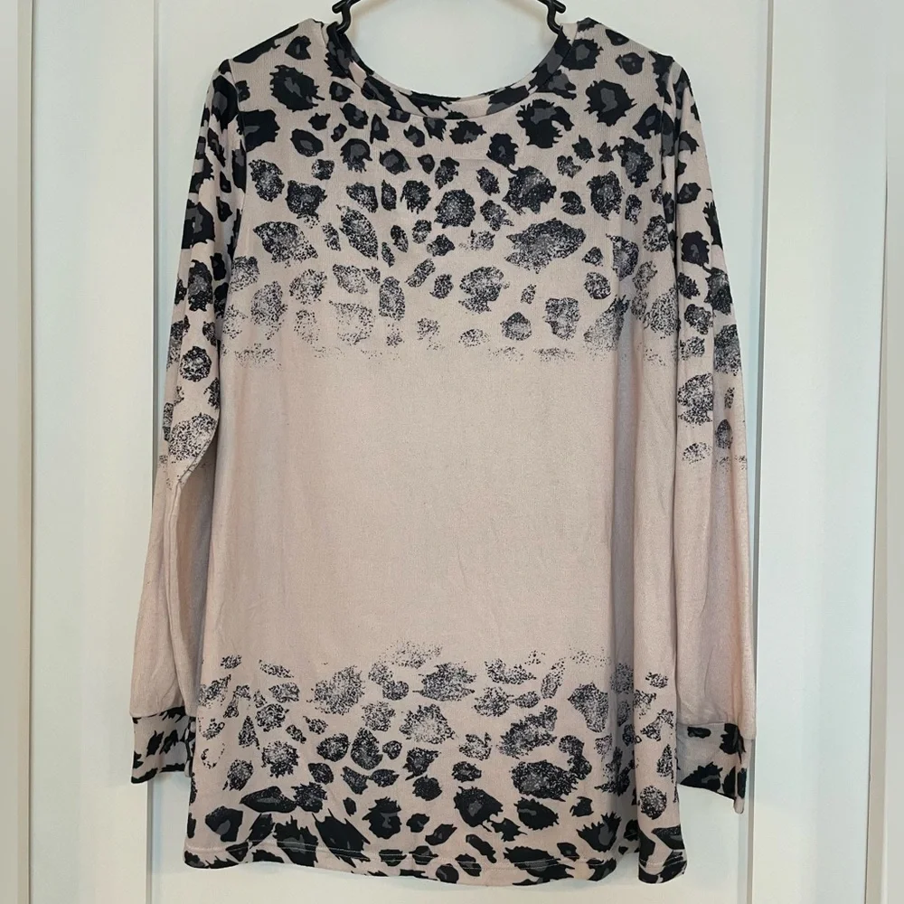 🩶Cheetah Print Tunic - Picture 3 of 5